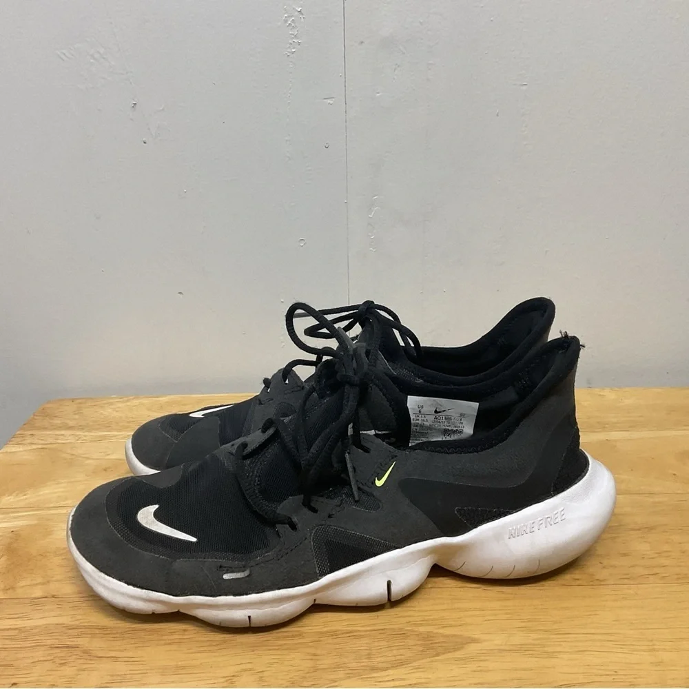 Nike free run sneakers size 6